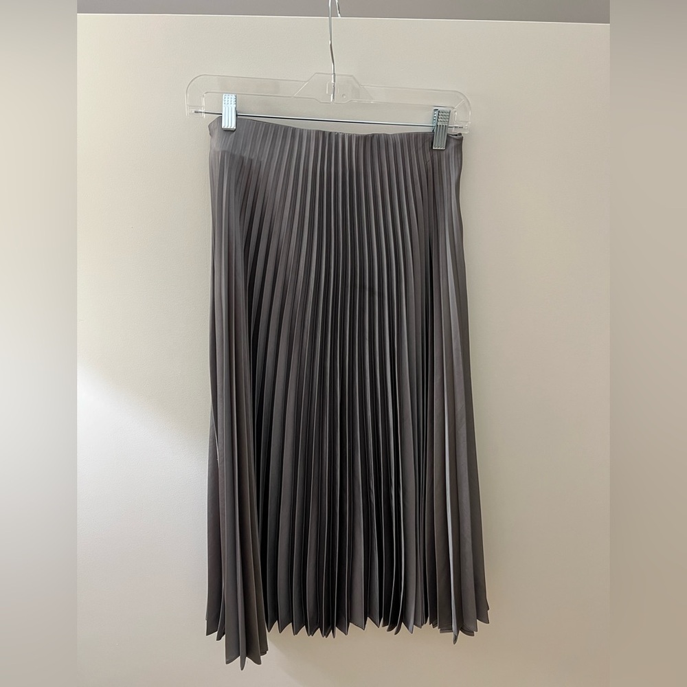 Elegant Gray Pleated Skirt Zara